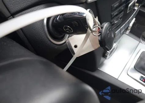 2014 Mercedes-Benz C 250 Luxury/Sport z USA, uszkodzony, nr VIN WDDGF4HB6EA945956